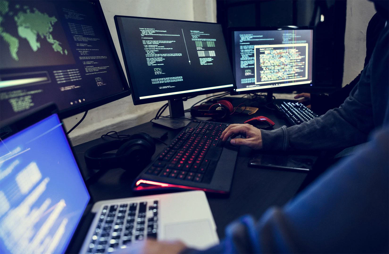 Защита от DDoS атак: что происходит во время атаки и как работает современная оборона.